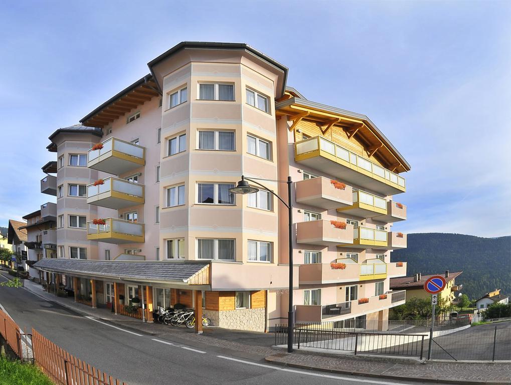 Hotel Luna Bianca Folgaria Kültér fotó