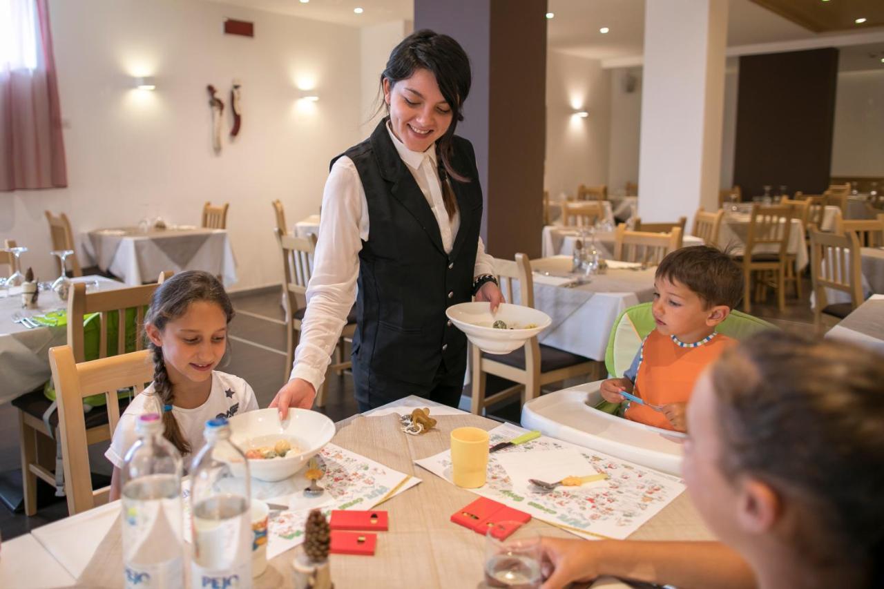 Hotel Luna Bianca Folgaria Kültér fotó